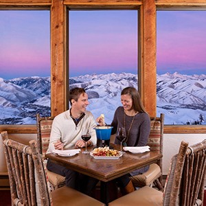 10 Restoran Gunung Terbaik di Resor Ski Amerika Utara